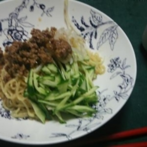 夏にぴったり♪豚そぼろのビビン麺